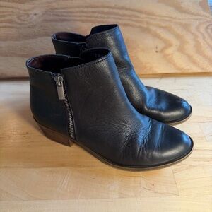 Kensie Ghita 7.5 soft black Leather Boots booties stack heel side zip shoes guc